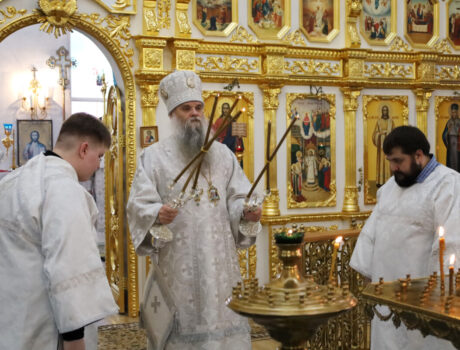 Преосвященнейший епископ Савва совершил Божественную Литургию в соборе Покрова Пресвятой Богородицы города Бирюч